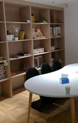 做保洁的211毕业生是家族“第一代大学生” 信息闭塞下的职业盲盒与文化经纪人启示